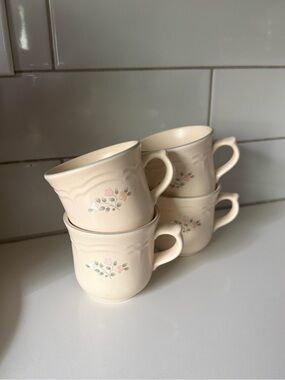 Set of 4 Cream Floral Ceramic Mugs - Soft Pastel Accents